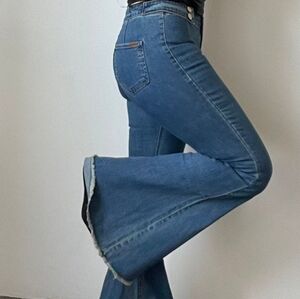 Forever21 Women's Flared Blue Jeans